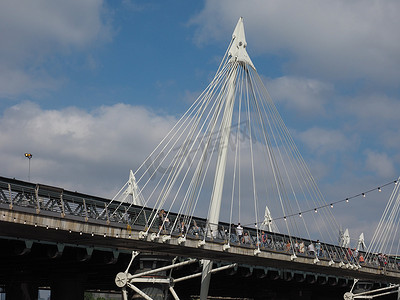 伦敦银禧桥