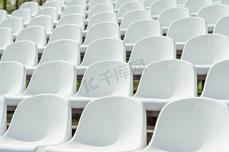 创富论坛摄影照片_体育场上论坛的座位。