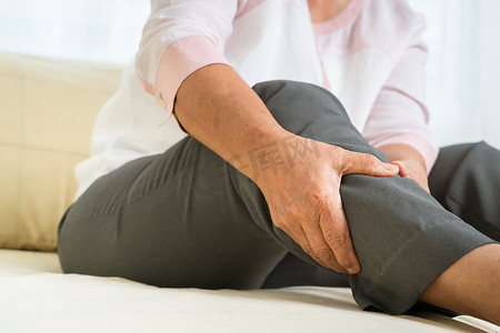 家庭老年妇女腿痛、老年 c 的医疗保健问题