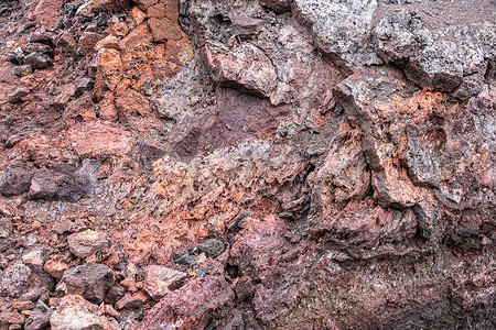 2018 年雷兰基拉韦厄火山熔岩内部红色部分的特写