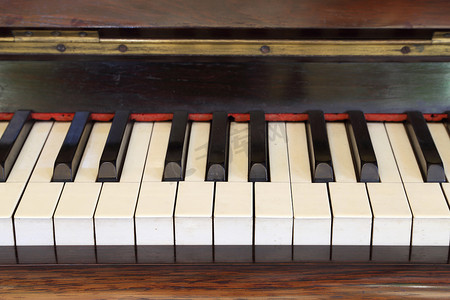 钢琴键和木纹