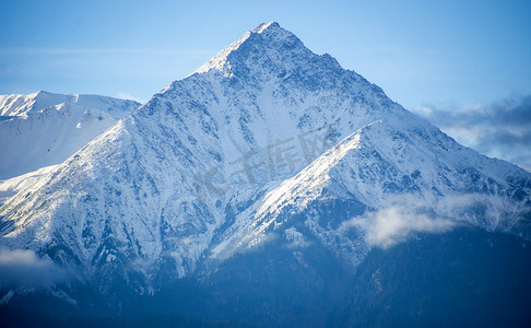 天山雪峰