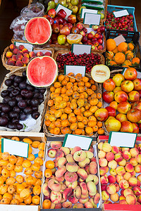 买水果摄影照片_巴利阿里群岛市场地中海夏季水果