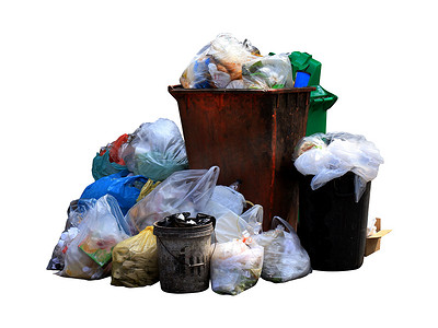 垃圾桶、垃圾袋塑料、垃圾袋堆、废塑料污染、垃圾桶垃圾堆脏和垃圾袋许多隔离在白色背景