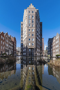 在荷兰海牙安静而平静的居民区欣赏荷兰建筑