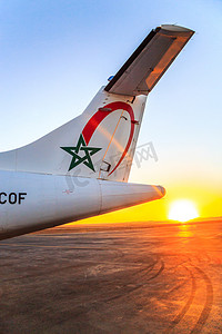摩洛哥瓦尔扎扎特 — 2016 年 2 月 28 日：摩洛哥皇家航空公司货机的尾巴