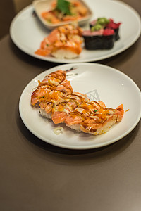 日本料理设置不同类型的寿司