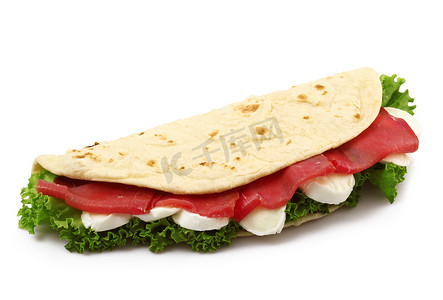 美食扁平摄影照片_白色背景中的意大利扁平面包