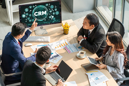 客户关系管理摄影照片_用于 CRM 业务的现代计算机上的客户关系管理系统