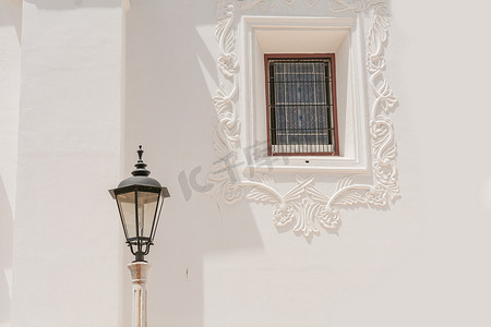 带复制空间的灯笼杆、窗户旁边的照明灯笼杆、公共灯笼杆