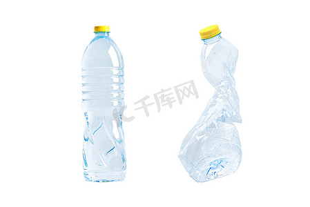 塑料水瓶摄影照片_空皱巴巴的塑料水瓶在白色背景、再利用、回收、污染、环境、生态、废物概念中隔离使用。
