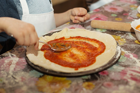儿童烹饪意大利披萨大师班