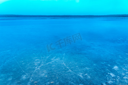 冰冻湖面冰冷冬季蓝色背景抽象纹理图案季节