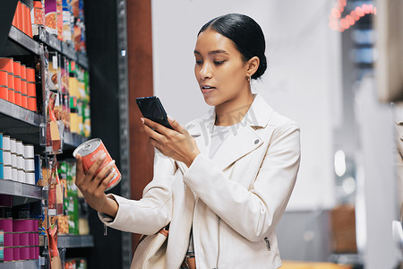 超市、客户和智能手机上的价格检查，以比较电子商务应用程序上的产品成本。
