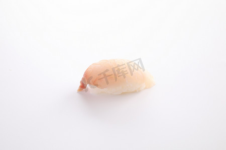 Hamachi 寿司黄尾寿司日本食品隔离在白色背景