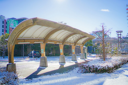雪中​​的仙台站东口