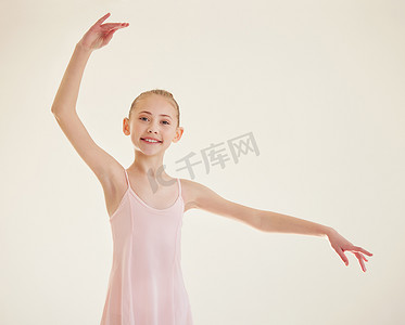 芭蕾舞的技巧是任意的，而且难度很大。