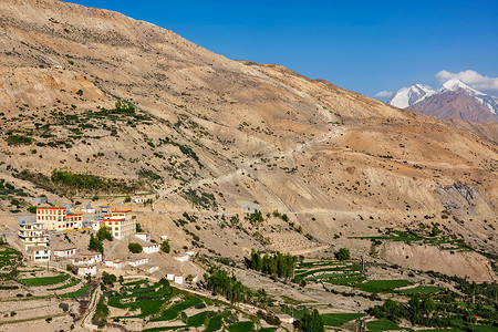 印度喜马偕尔邦斯皮蒂谷 Dhankar gompa 修道院和 Dhankar 村