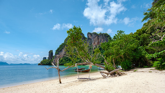 Koh Phakbia 岛靠近 Koh Hong Krabi，泰国甲米美丽的白色沙滩