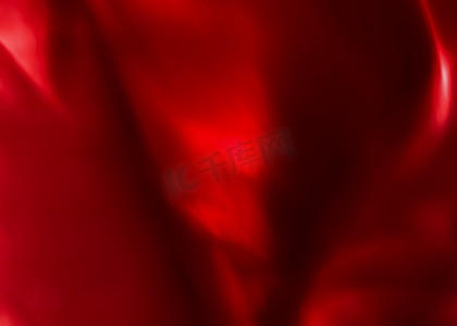 质感丝绸摄影照片_红色抽象艺术背景、丝绸质感和运动波浪线，适合经典奢华设计