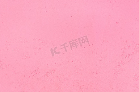 旧金属风化铁质地粗糙背景钢上的粉红色油漆