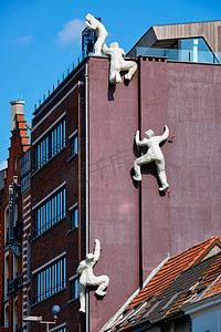 比利时安特卫普的“耳语者”雕像