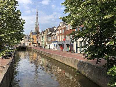 运河与圣博尼法提乌斯教堂 (Sint-Bonifatiuskerk)