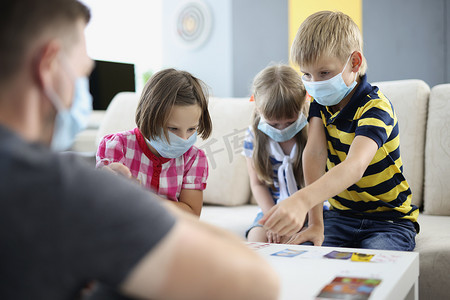 戴口罩的儿童、幼儿园病毒传播、预防病毒传播