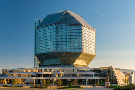 全国旅游日摄影照片_白俄罗斯明斯克 — 2015年8月20日：国家图书馆景观