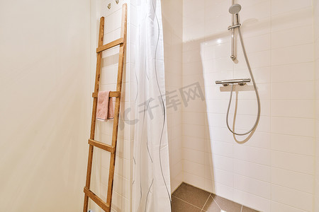 简约马桶摄影照片_简约现代的浴室室内设计