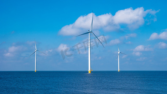 海洋中的风车公园，无人机鸟瞰产生绿色能源电力的风车涡轮机，荷兰海上隔离的风车