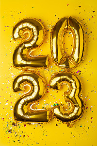 2023喜庆摄影照片_金箔气球的 2023 年新年快乐概念