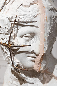 意大利波萨尼奥：石膏艺术创作。