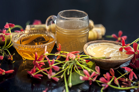 由一些甘蔗汁或甘蔗汁与蜂蜜和 mulpani mitti 或 Multani mitti 或漂白土混合而成的新面膜。