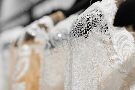 丝绸雪纺、薄纱和蕾丝制成的婚纱布料。