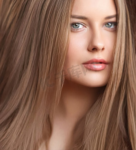 发型、美容和护发、自然棕色长发的美丽女人、美发沙龙和护发的魅力肖像
