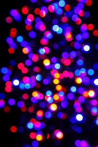 led背景灯光摄影照片_美丽的多彩多姿的节日灯光在夜间散景。