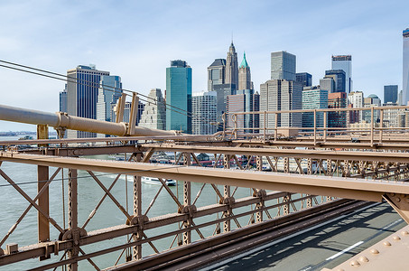纽约曼哈顿天际线与布鲁克林大桥在最前沿