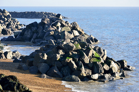 人造的海中岩石堆
