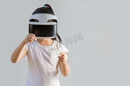 虚拟现实、VR、耳机工作室拍摄的儿童被隔离