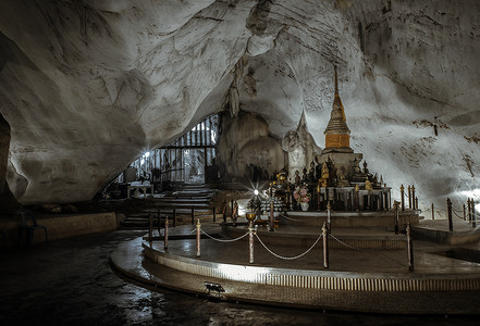 Wat Tham Phra Phothisat 或菩萨石窟寺内的佛像或佛像。