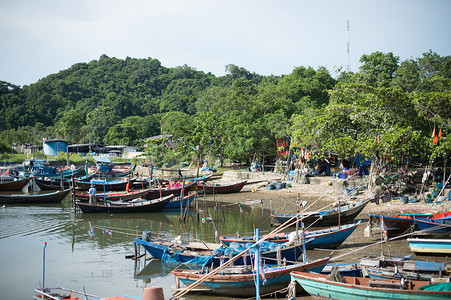 泰国罗勇府渔港码头景观。