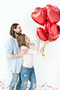 情侣与气球
