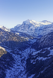瑞士阿尔卑斯山少女峰地区的山谷和山峰