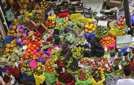 圣保罗市场的热带水果盒