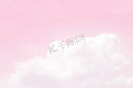 模糊的天空柔和的粉红色云，模糊的天空柔和的粉红色柔和的背景，爱情情人节背景，粉红色的天空清晰柔和的柔和背景，粉红色柔和的模糊天空壁纸