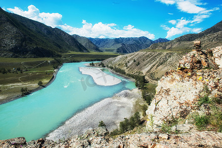 卡通大山背景摄影照片_卡吞河，阿尔泰山脉
