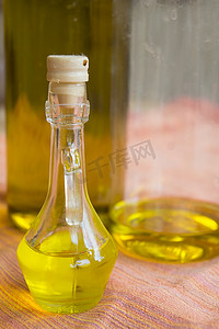 玻璃油调味瓶与橄榄油