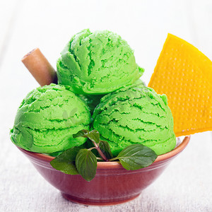 绿色冰淇淋