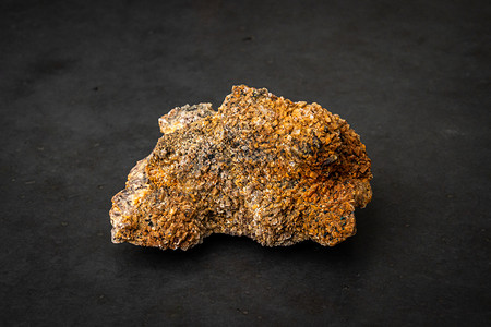 黄铜矿 黄铁矿矿物 含有大量铜矿石